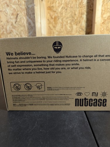 NUOVO casco bici da strada Nutcase con MIPS taglia Large Staying Alive 360 riflettente - Foto 7 di 8