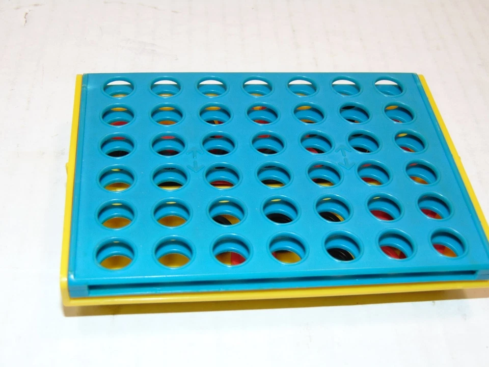 Vintage Milton Bradley Travel CONNECT FOUR Vertical Checkers Game 1983 - Image 4 of 4