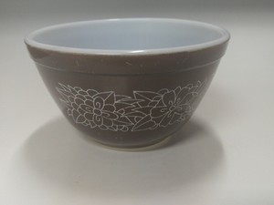 small pyrex bowls
