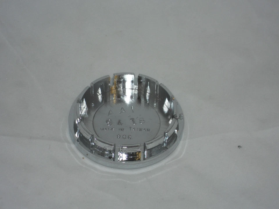 4 - TAPA CENTRAL LLANTA CROMADA PARA JEEP GRAND CHEROKEE WAGONEER WRANGLER 9418 Foto 2 de 2