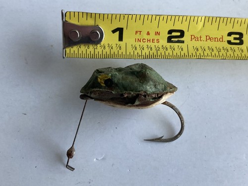Vintage Frog-Shaped Fishing Hook - Picture 2 of 5
