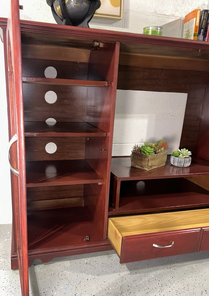 Soporte de TV Broyhill acabado Foto 2 de 4