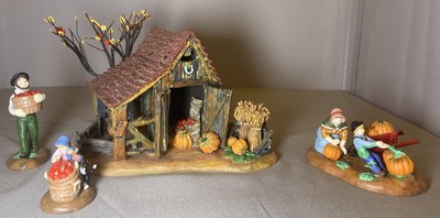 MINT Dept 56 New England Village ITS ALMOST THANKSGIVING 456639 Retired Set of 4