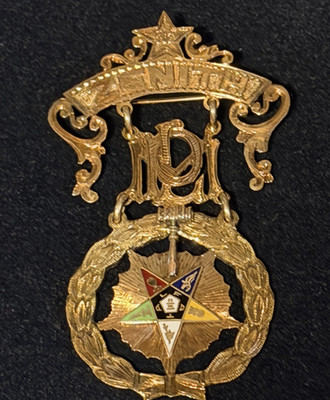 Vintage 14K Yellow Gold Masonic ZENITH 1954 Enamel STAR engraved back 0.7 weight