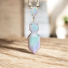 Kendra Scott Wyatt Necklace in Iridescent Blu...