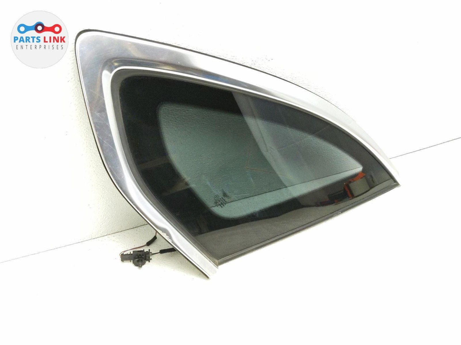 2016-20 BENTLEY BENTAYGA REAR RIGHT VENT GLASS QUARTER FIXED WINDOW ASSEMBLY OEM