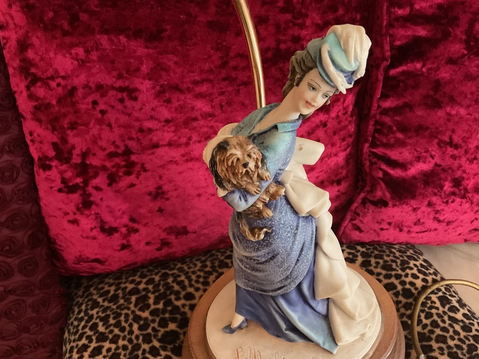 Vintage capodimonte Table Lamp Lady Figurine and Dog Yorkshire Terrier signed - Image 2 of 4