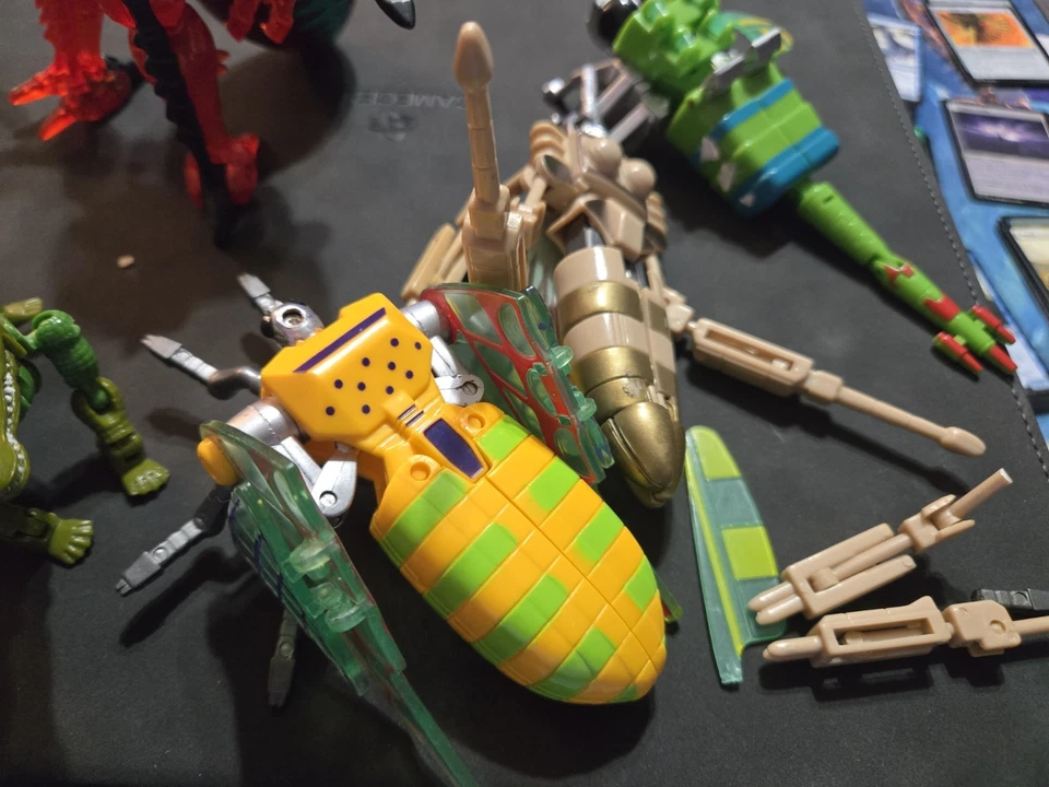 Lot Of 5 Transformers Beast Wars Figures, And Knock Off Insects For Parts - Image 2 of 4