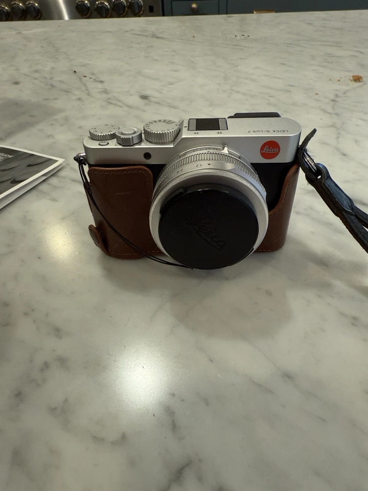 Leica D-LUX7 19116 Compact Digital Camera - With Case And Box - Image 3 of 4