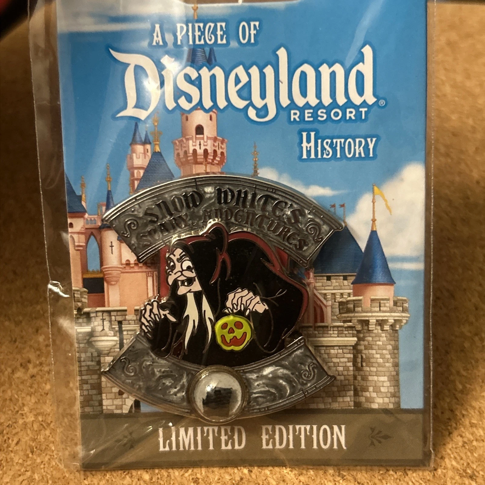 Disneyland Old Hag Snow Whites Scary Adventures Piece of History DLR LE 1500 Pin