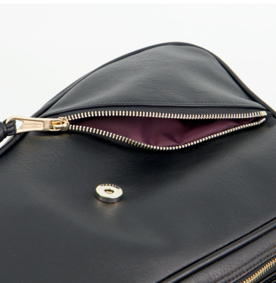 【UGAMAKARAS】 Bumpy Buckle Holster Bag ★送料・関税込★ IUGAMAKARASIUGA] IUGA Bumpy Buckle Holster Bag | UNISEX