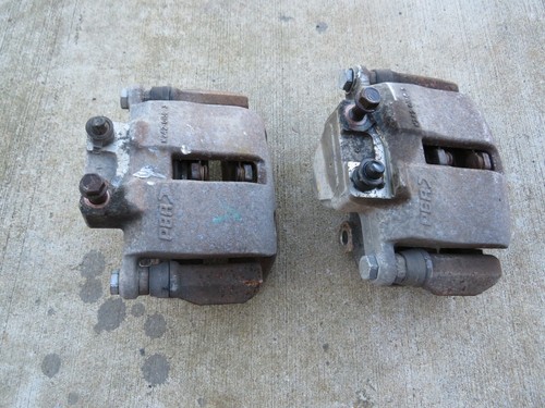 2004 2006 Pontiac GTO Rh & Lh Side Rear Brake Caliper w pads - Picture 3 of 5