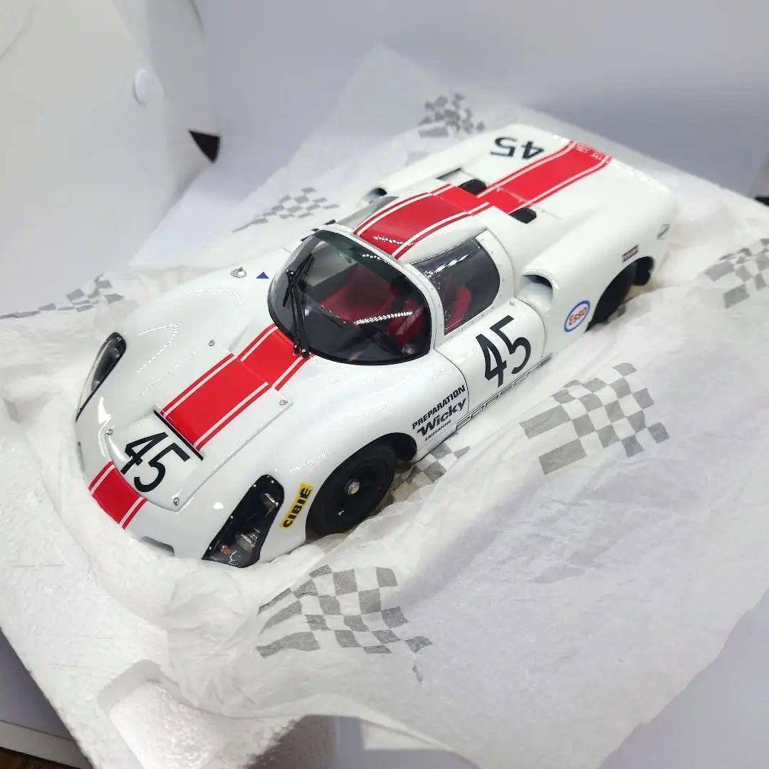 Used 1/18 Scale EXOTO Porsche 910 #45 1968 LeMans White with Used 1/18 Scale EXOTO Porsche 910 #45 1968 LeMans White with