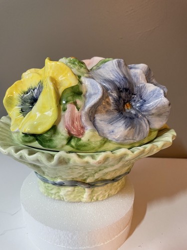 San Marco Nove Majolica Lidded Flower Shaped Covered Candy Dish - Italy - Picture 6 of 12