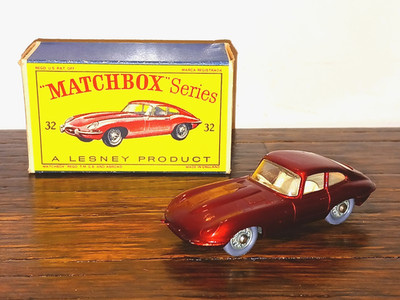GORGEOUS!! 1962 Matchbox 32 Jaguar XKE GREY TIRES Clear Windows Original Box!!