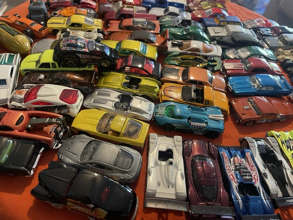 Conjunto de 100 Hot Wheels Diablo GTO Cadillac Dragsters Carros Raros Camaro ESTADO PERFEITO - Imagem 2 de 4
