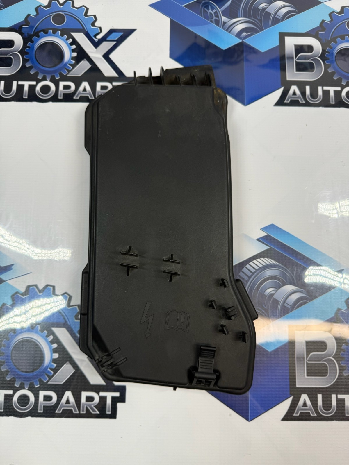 08-14 Mercedes W204 C250 C300 C350 Under Hood Fuse Relay Box Cover  OEM