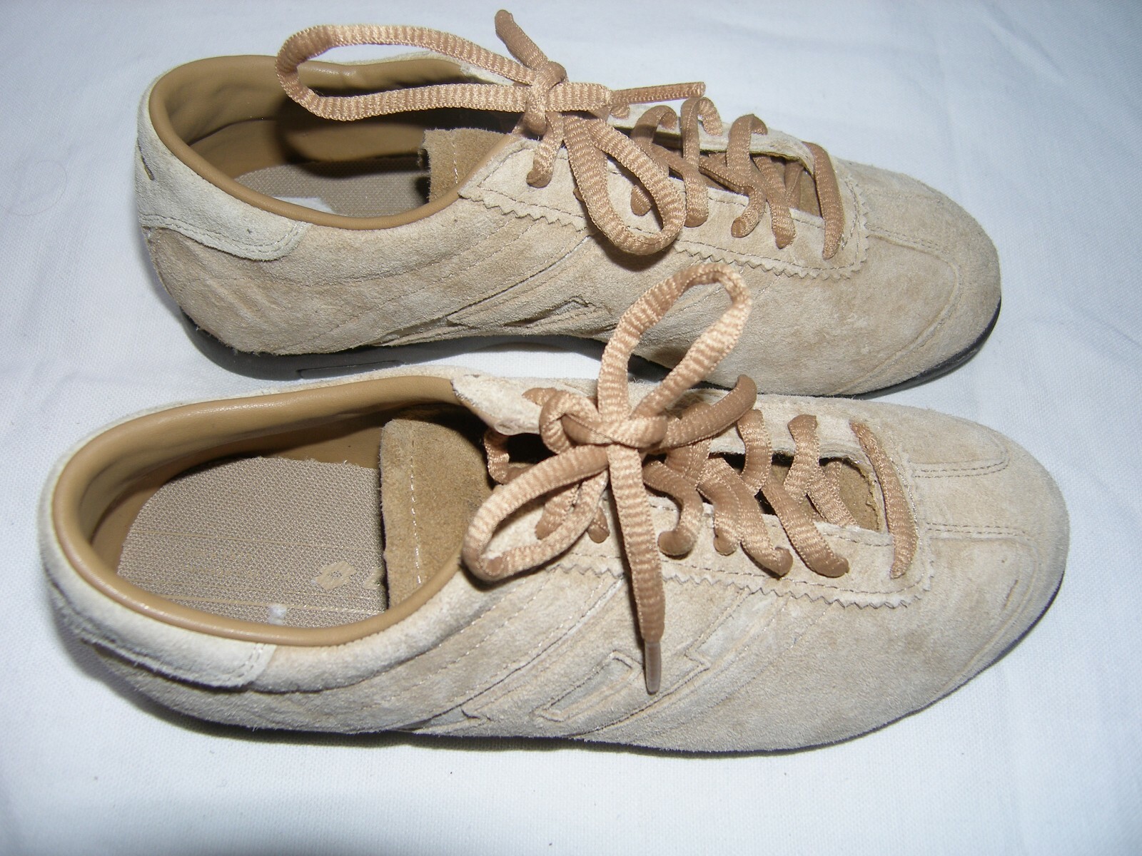 Scarpe n. 36 LOTTO NUOVE in camoscio beige con lacci