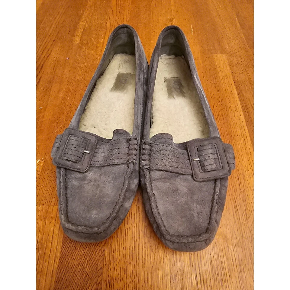 Women's UGG gray Suede Sheepskin Buckle Driving Mocs Loafers size 8 - Image 2 of 4