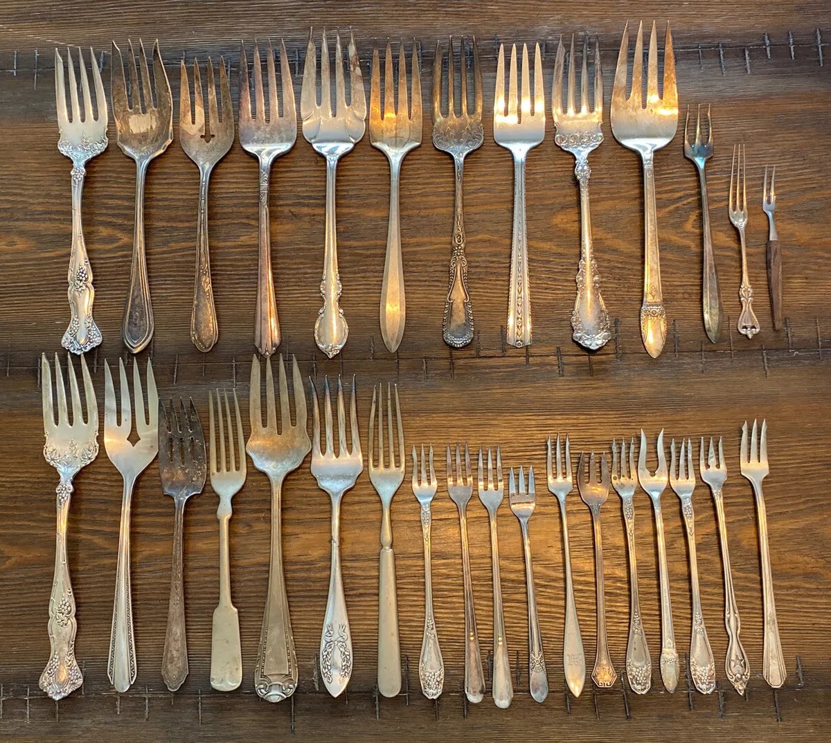 LOT 31 FORKS ORNATE VINTAGE ANTIQUE MIXED SILVER PLATE SERVING FLATWARE