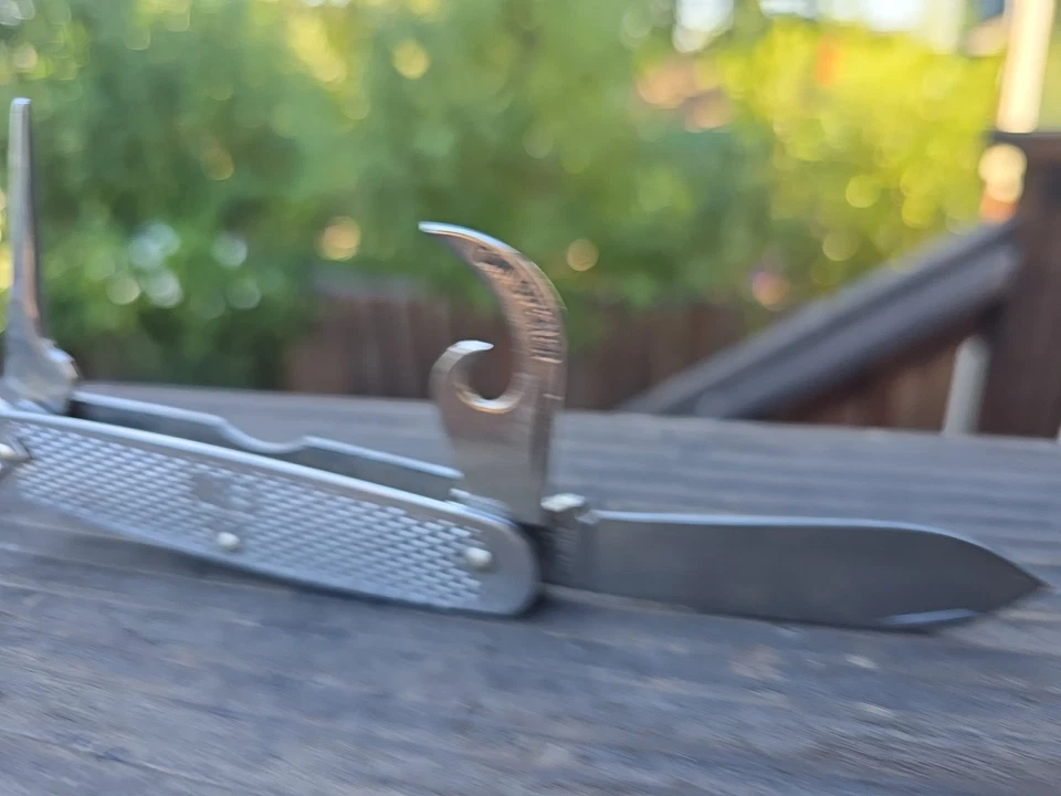 Cuchillo de campamento de supervivencia de bolsillo militar vintage 1984 Camillus EE. UU. 4 funciones Foto 4 de 4