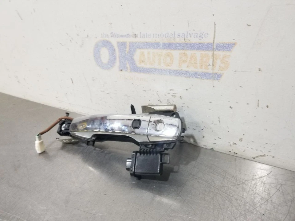 08 2008 LEXUS LX570 EXTERIOR FRONT DOOR HANDLE CHROME LEFT DRIVER - Image 4 of 4