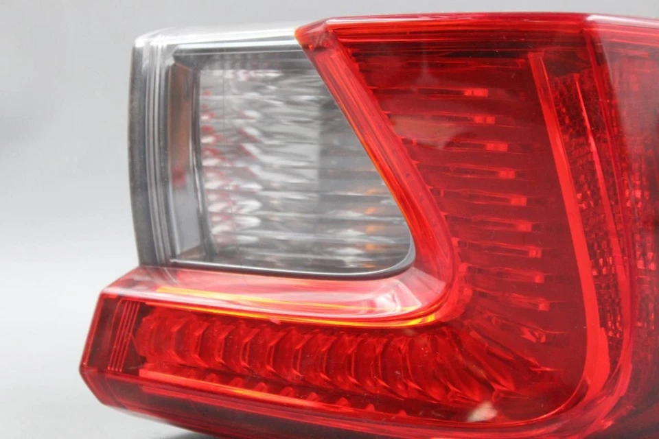 Cuarto de luz trasera de pasajero montado en panel 2015-2019 LEXUS RC F OEM #36740 Foto 4 de 4