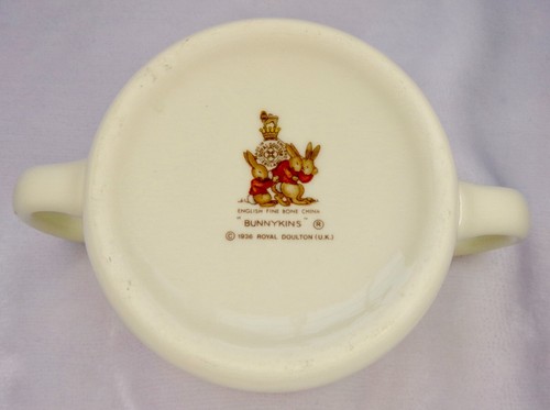 Vintage Royal Doulton "Bunnykins" Double-Handled Child's Mug - Picture 4 of 7