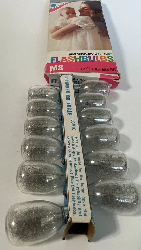 Caja Completa De Colección De 12 Bombillas Flash SYLVANIA Punto Azul M3 12 Bombillas Flash Transparentes Nuevo De Lote Antiguo Foto 2 de 4