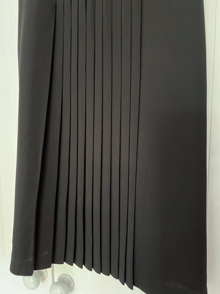 Windsmoor Size 8 Black Lined Midi Skirt With Pleated Panel Back And Front - Image 3 of 4