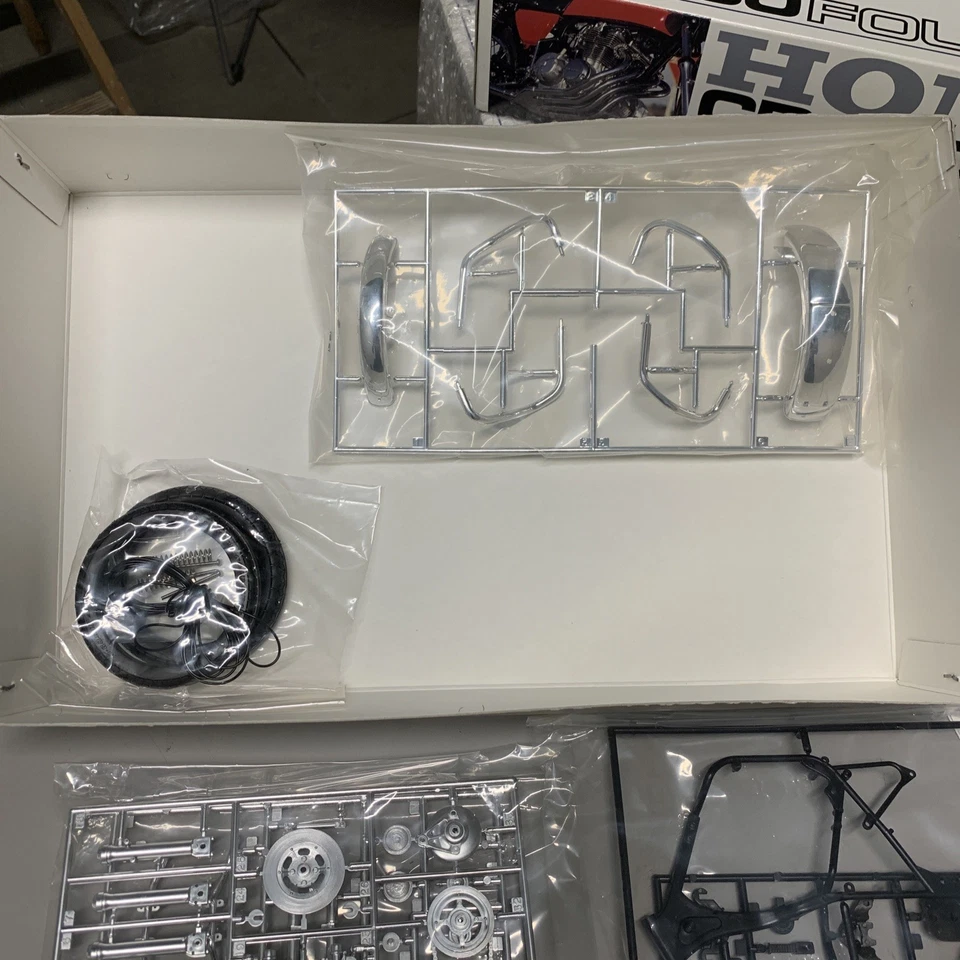 NAGANO 1/8 HONDA CB400 FOUR 1975 - nuovo - Kit Da Montare Plastica Autentico - Immagine 3 di 4