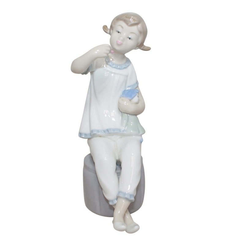 Lladro Figurine, Girl with Doll, (1083) 7" No Box