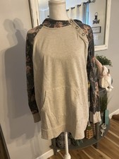 Maurice s Size M Sweatshirt