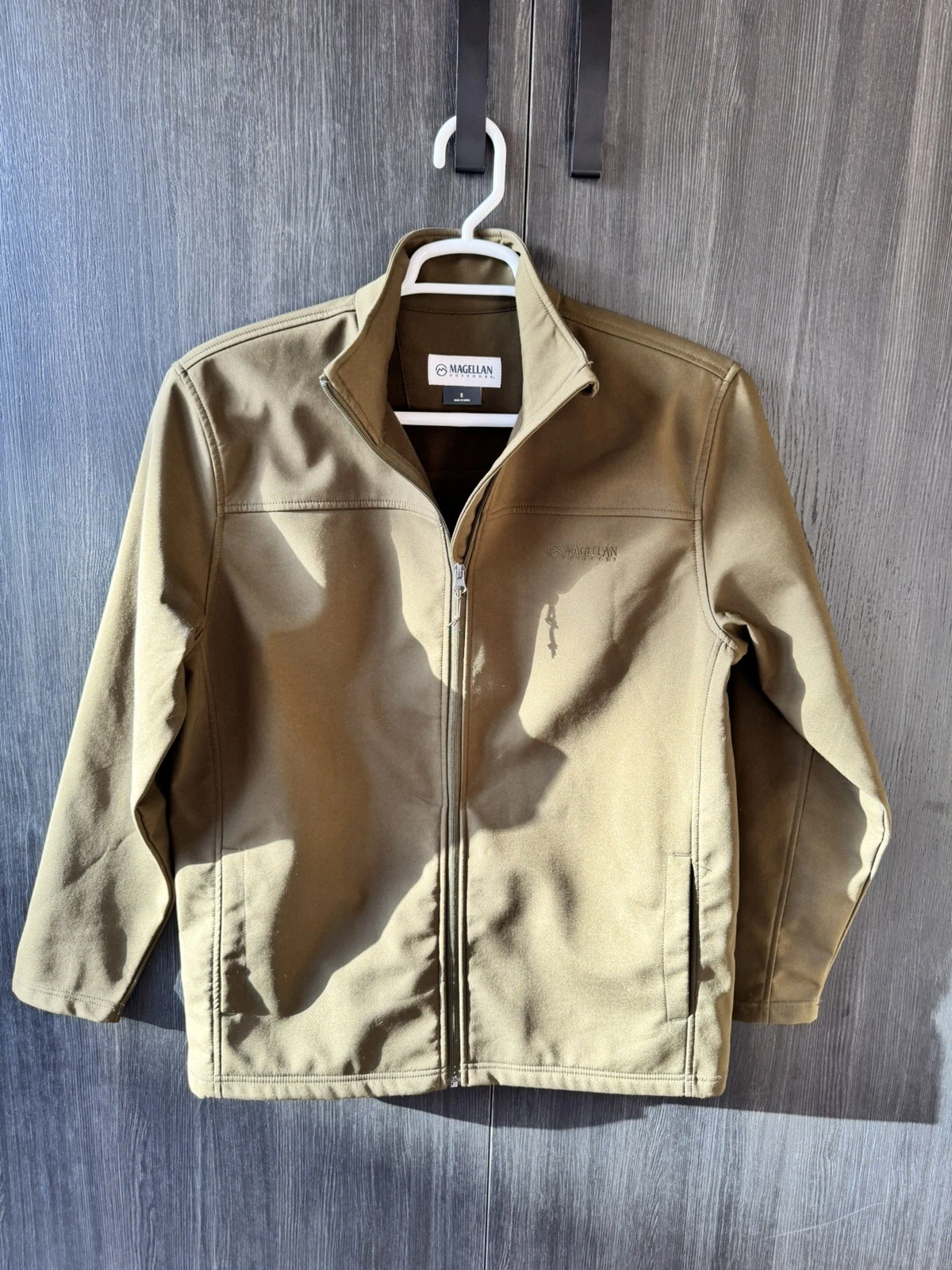 Magellan Outdoors Softshell Jacket Olive Green Men’s size Small