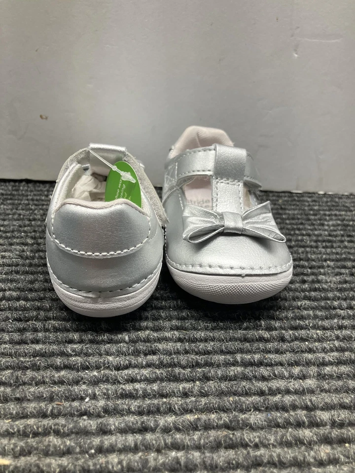 Zapatos Stride Rite Infantiles Niñas Talla 3 Plateados Movimiento Suave Ashtyn Mary Jane Bow Foto 3 de 4