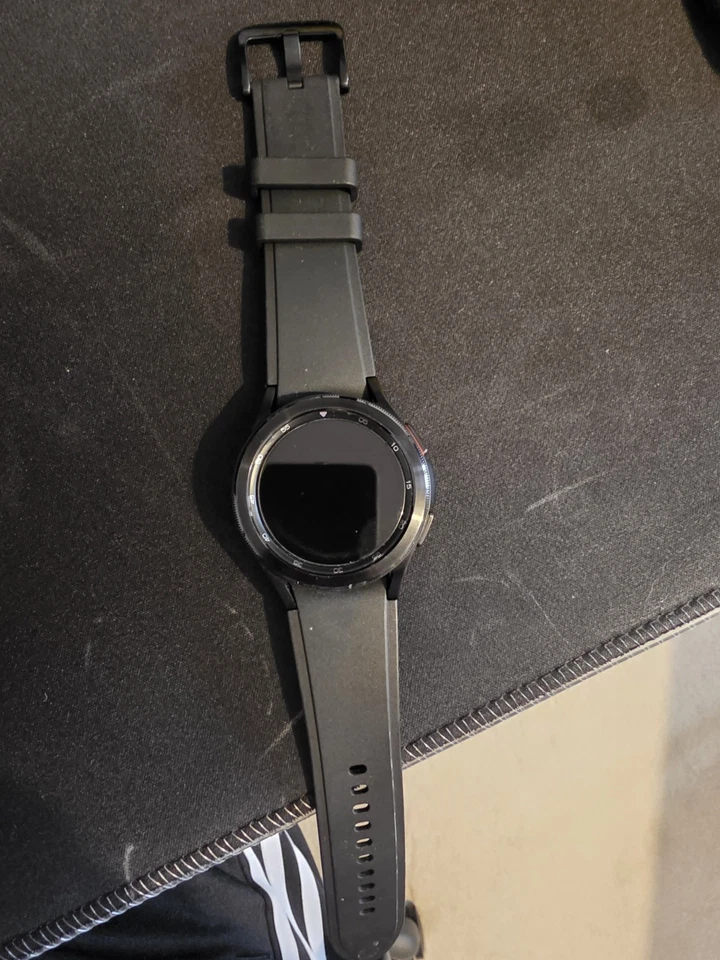 Samsung Galaxy Watch4 Classic, photo 1 of 3