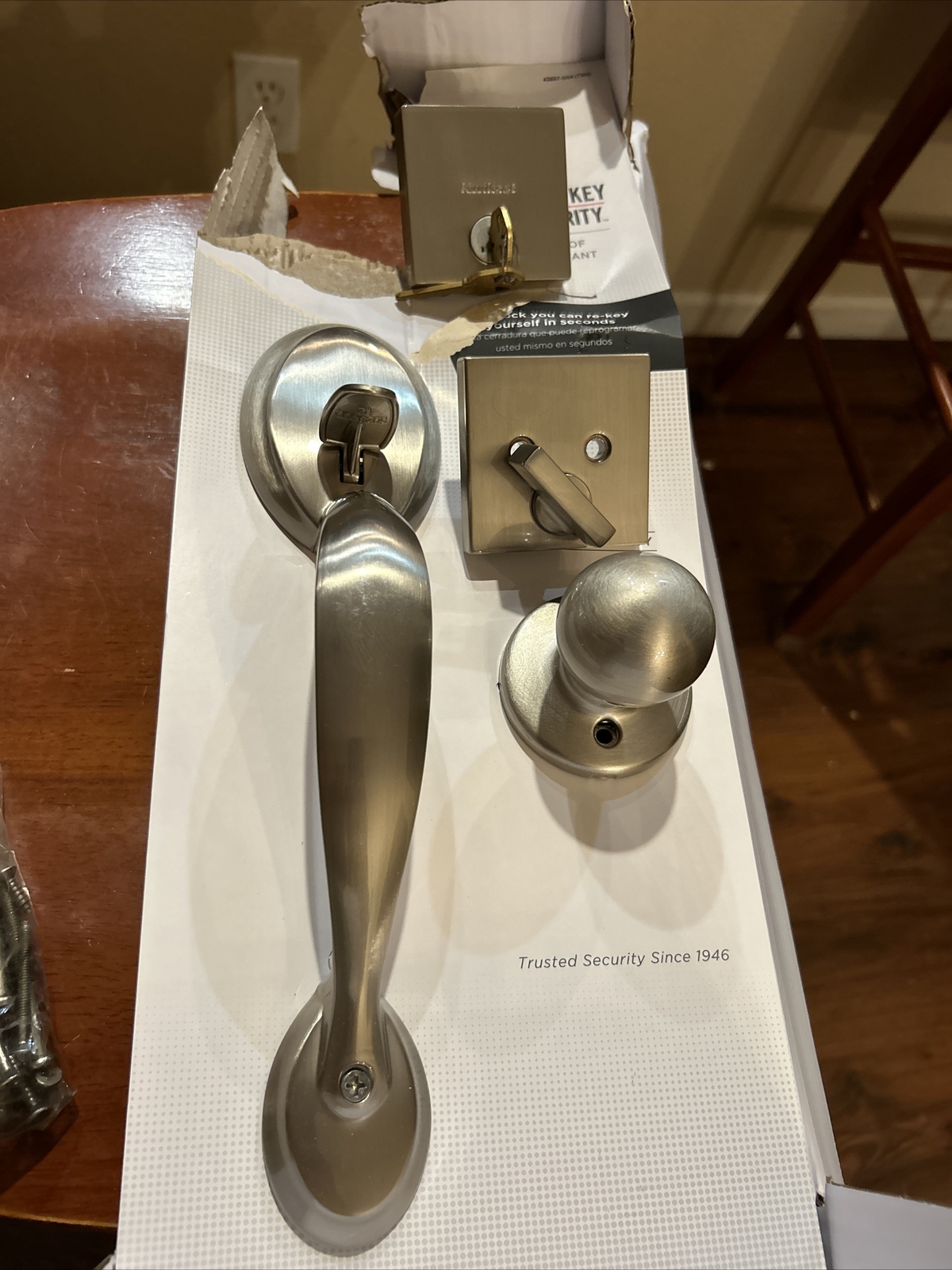 Kwikset Dakota Single Cylinder Lock Handle and Deadbolt Set, Satin