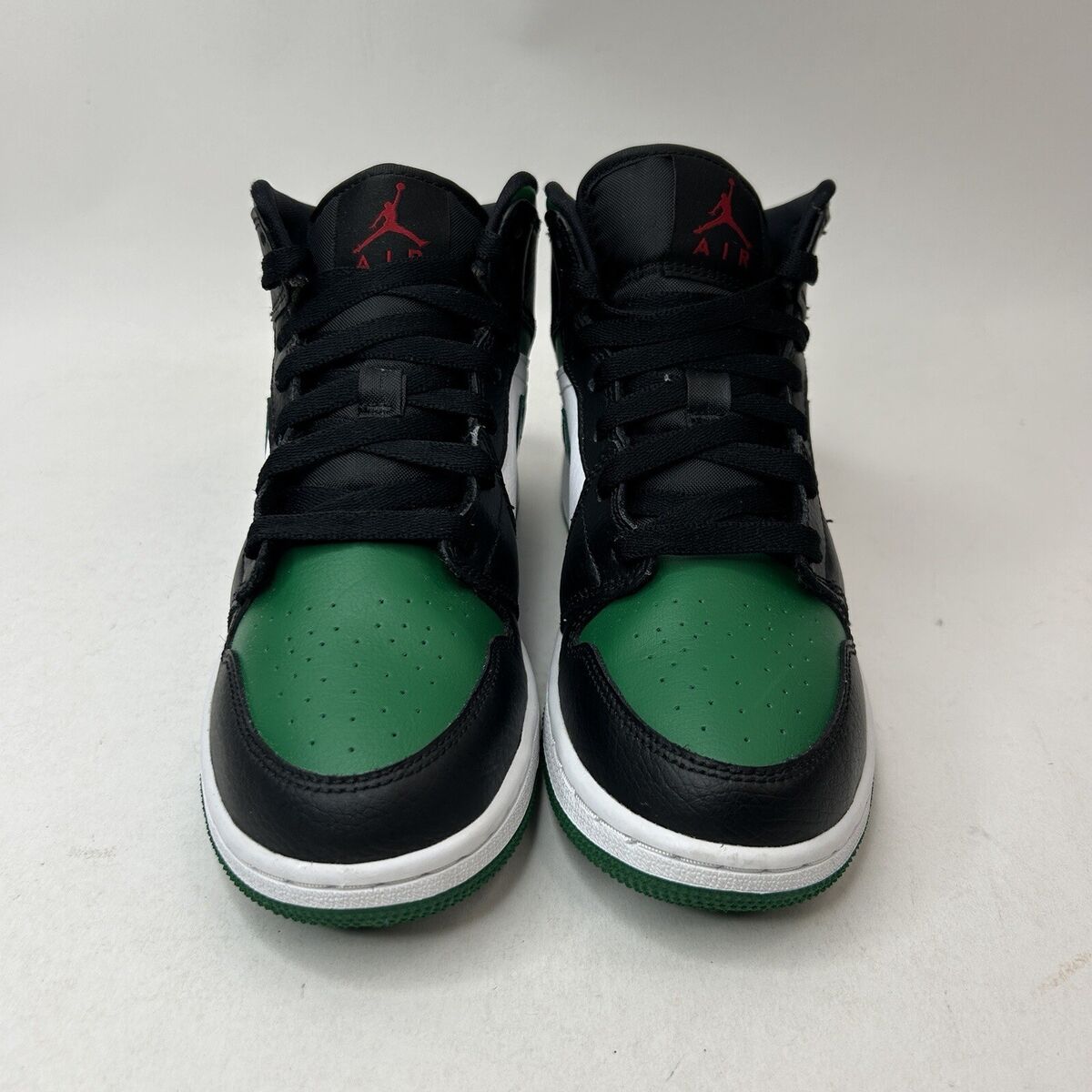 Nike Air Jordan 1 Retro Mid GS “Pine Green/Pine Toe” 554725 Nike Air Jordan 1 Retro Mid GS “Pine Green/Pine Toe” 554725