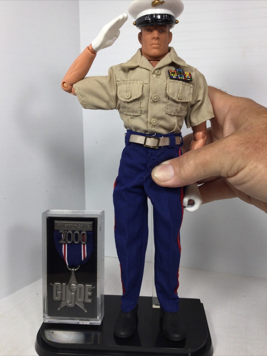 1/6 HASBRO GI JOE USMC MELLINIUM 2000 “SALUTING” MARINE +MEDAL