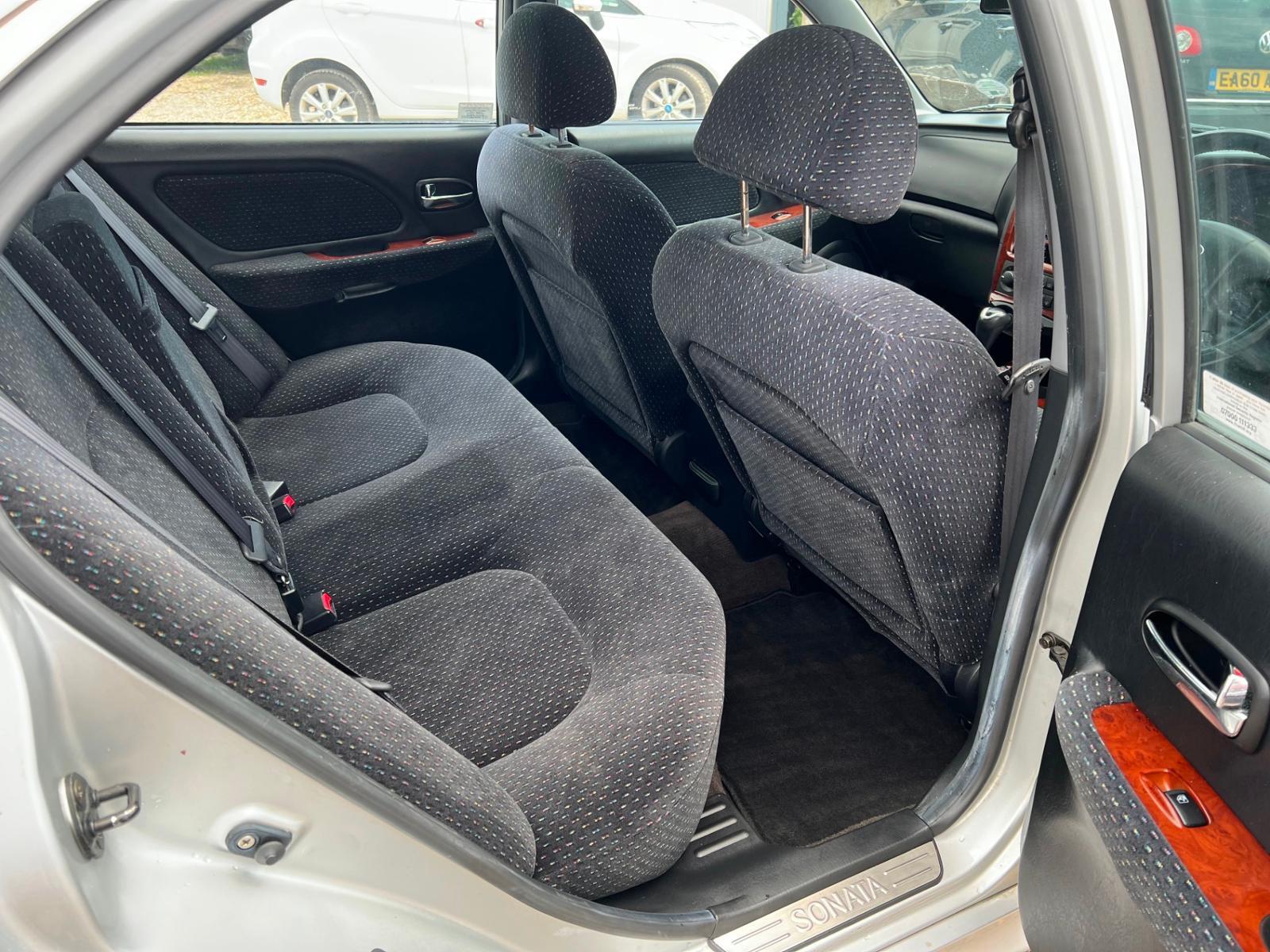 2003 Hyundai Sonata 2.0 CDX 4dr Auto SALOON Petrol Automatic - Picture 9 of 10