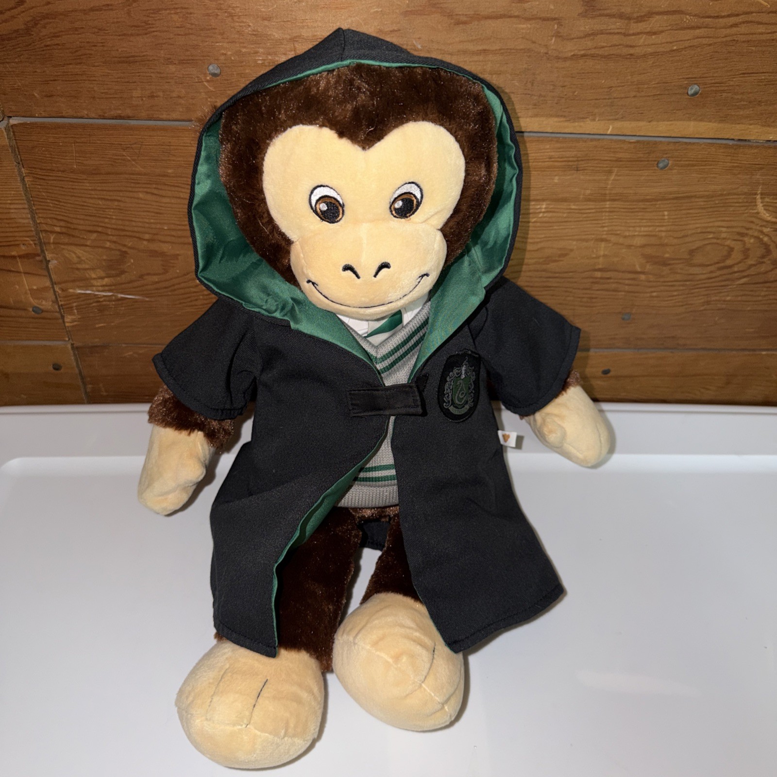 BAB WORKSHOP 21” MONO DE PELUCHE CON BATA DE CASA HARRY POTTER SLYTHERIN