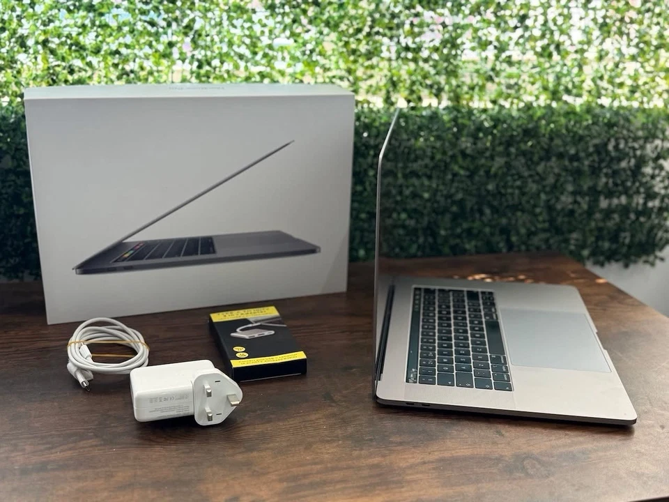 Apple MacBook Pro 15" 2018 · i7 · 32GB · 512GB, photo 3 of 5
