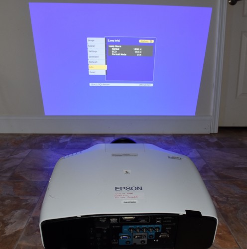 Epson Pro G7500U Projector WUXGA 4K Enhancement 1608 Lamp Hours - No Lens - 第 4/12 張圖片