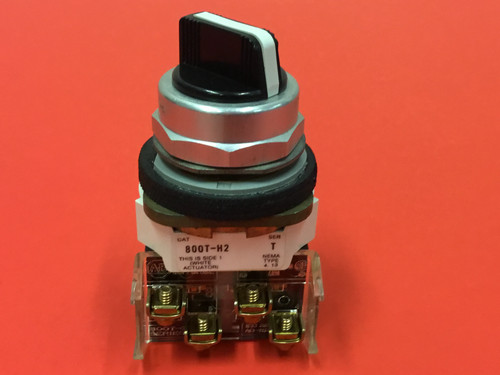 Allen-Bradley - P/N: 800T-H2 - Ser. T - Selector Switch
