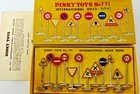 VINTAGE DINKY TOYS 771 INTERNATIONAL ROAD SIGN SET IN ORIGINAL BOX 1953-65