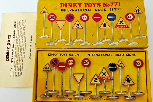 VINTAGE DINKY TOYS 771 INTERNATIONAL ROAD SIGN SET IN ORIGINAL BOX 1953-65