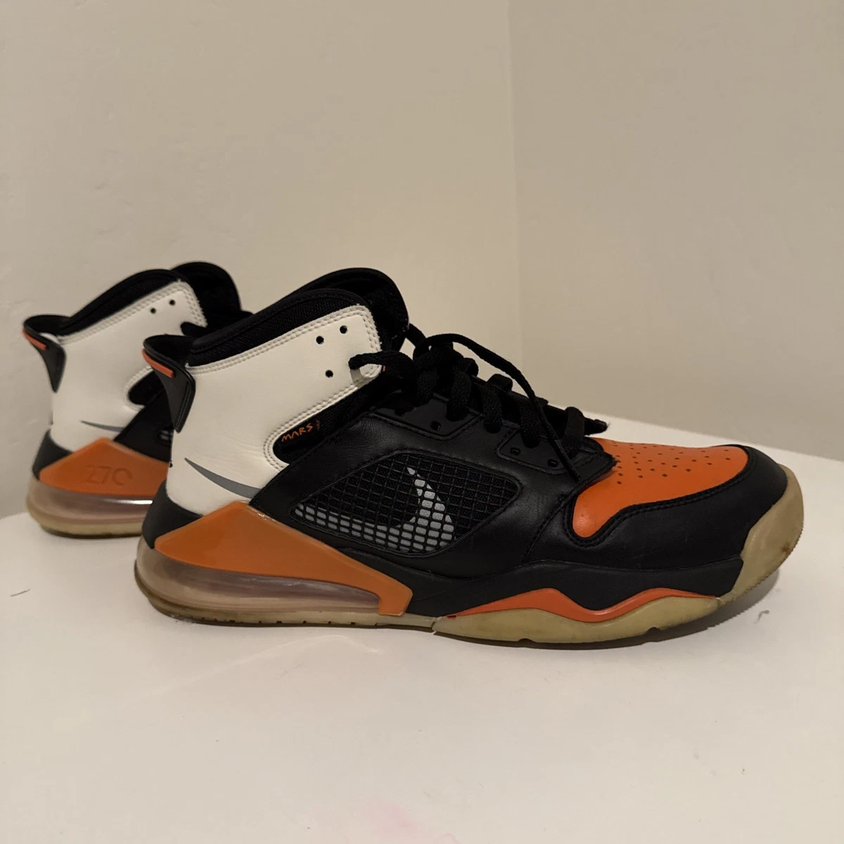 NIKE AIR JORDAN MARS 270 SHATTERED BACKBOARD LEGACY BLACK ORANGE