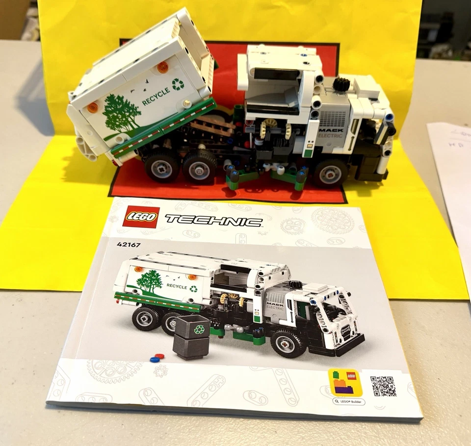 LEGO Technic 42167 Mack LR Electric Garbage Truck, photo 3 of 5