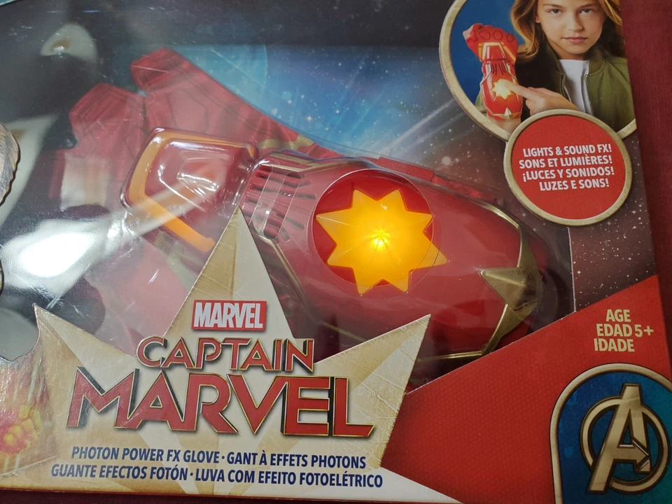Guante Hasbro Captain Marvel Photon Power FX tiene luces y sonidos requiere 2 AA Foto 2 de 4