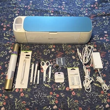 CRICUT MAKER CXPL301 BLUE SMART CUTTING MACHINE W/ Accessories